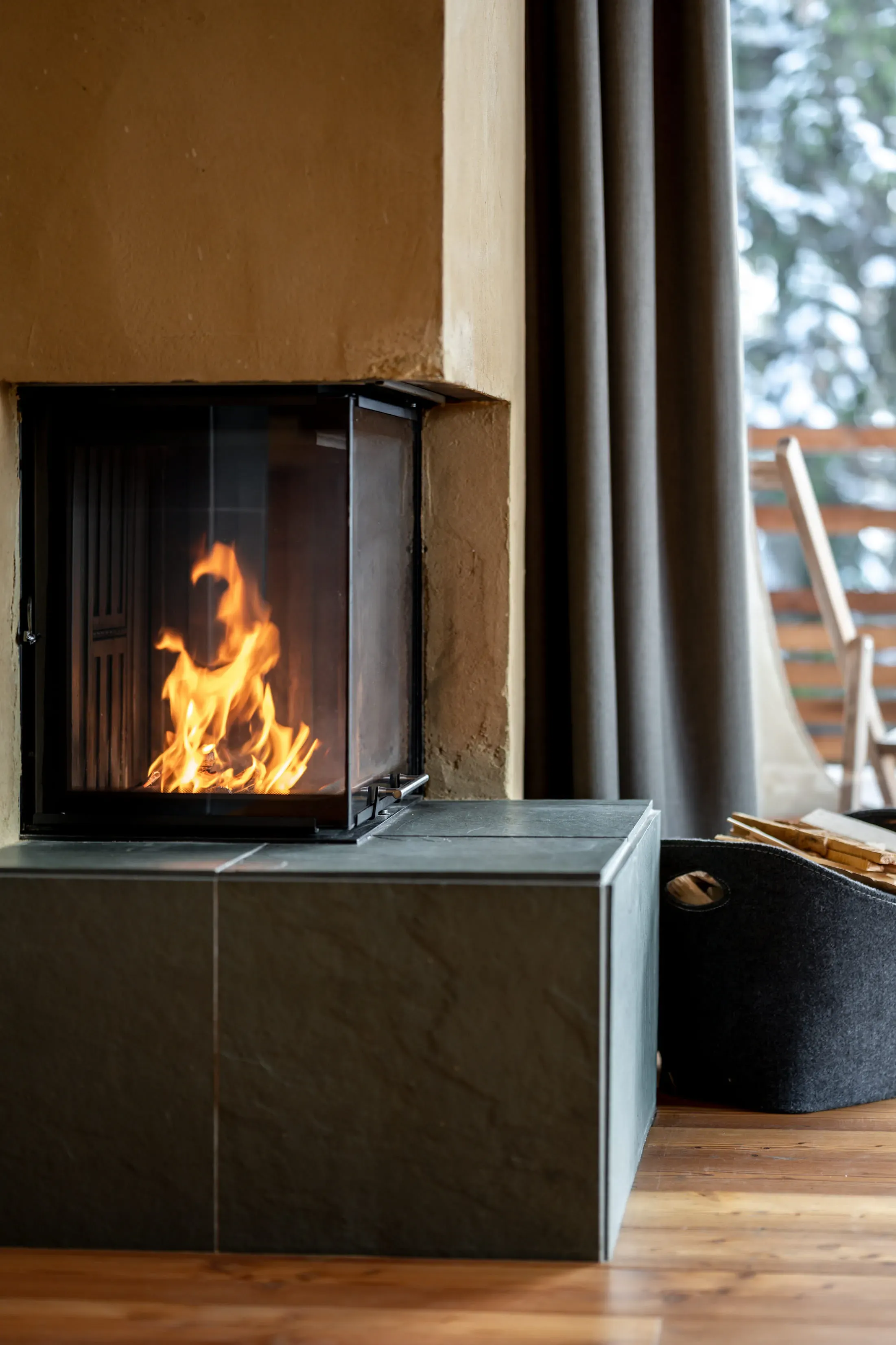 Cheminée avec un feu