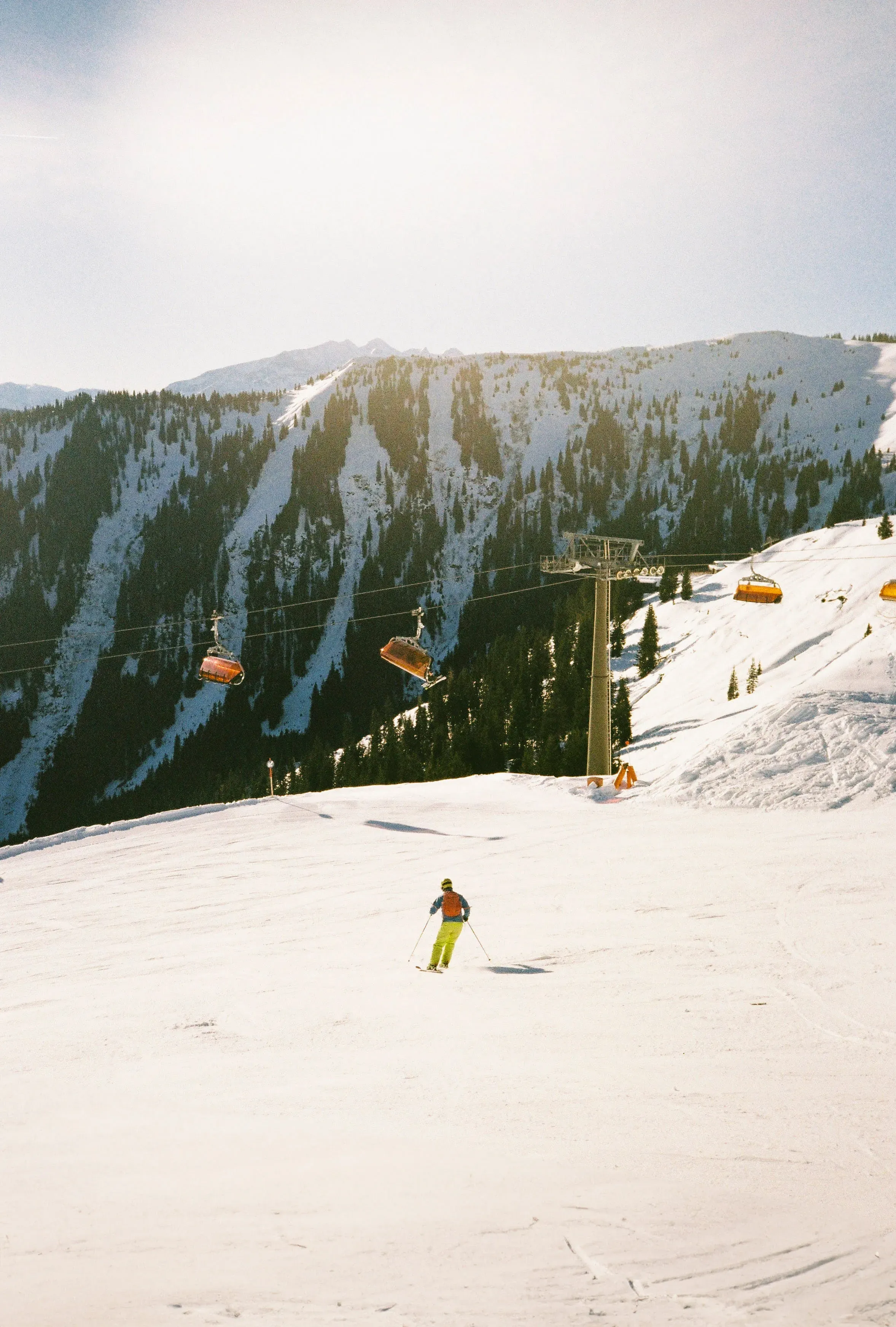 Skieur sur la piste